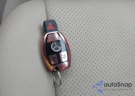 2010 Mercedes-Benz Glk 350 4Matic z USA, uszkodzony, nr VIN WDCGG8HB6AF494548